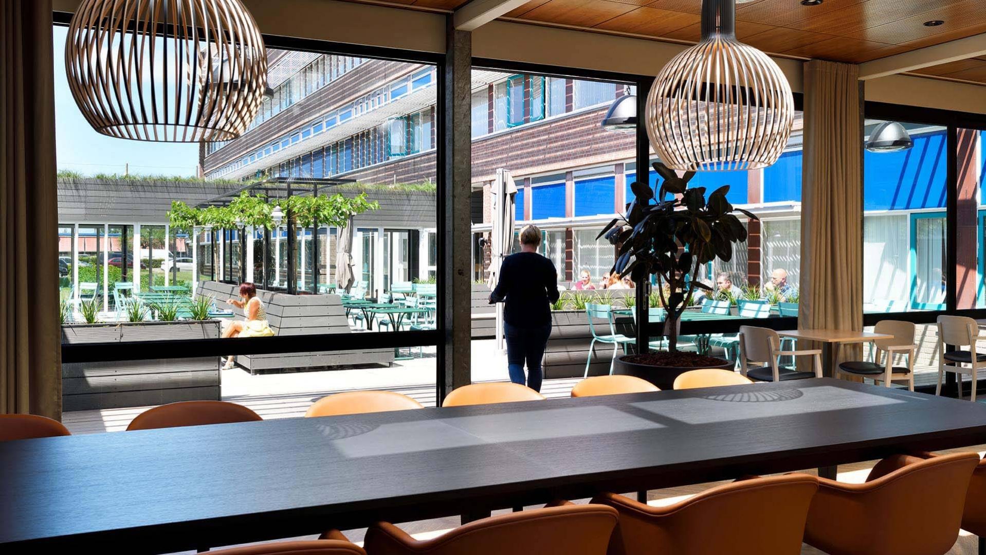 Hogeschool Zeeland, HZ cafe, terras, interieurontwerper breda, terras ontwerp, patioterras | Burobas