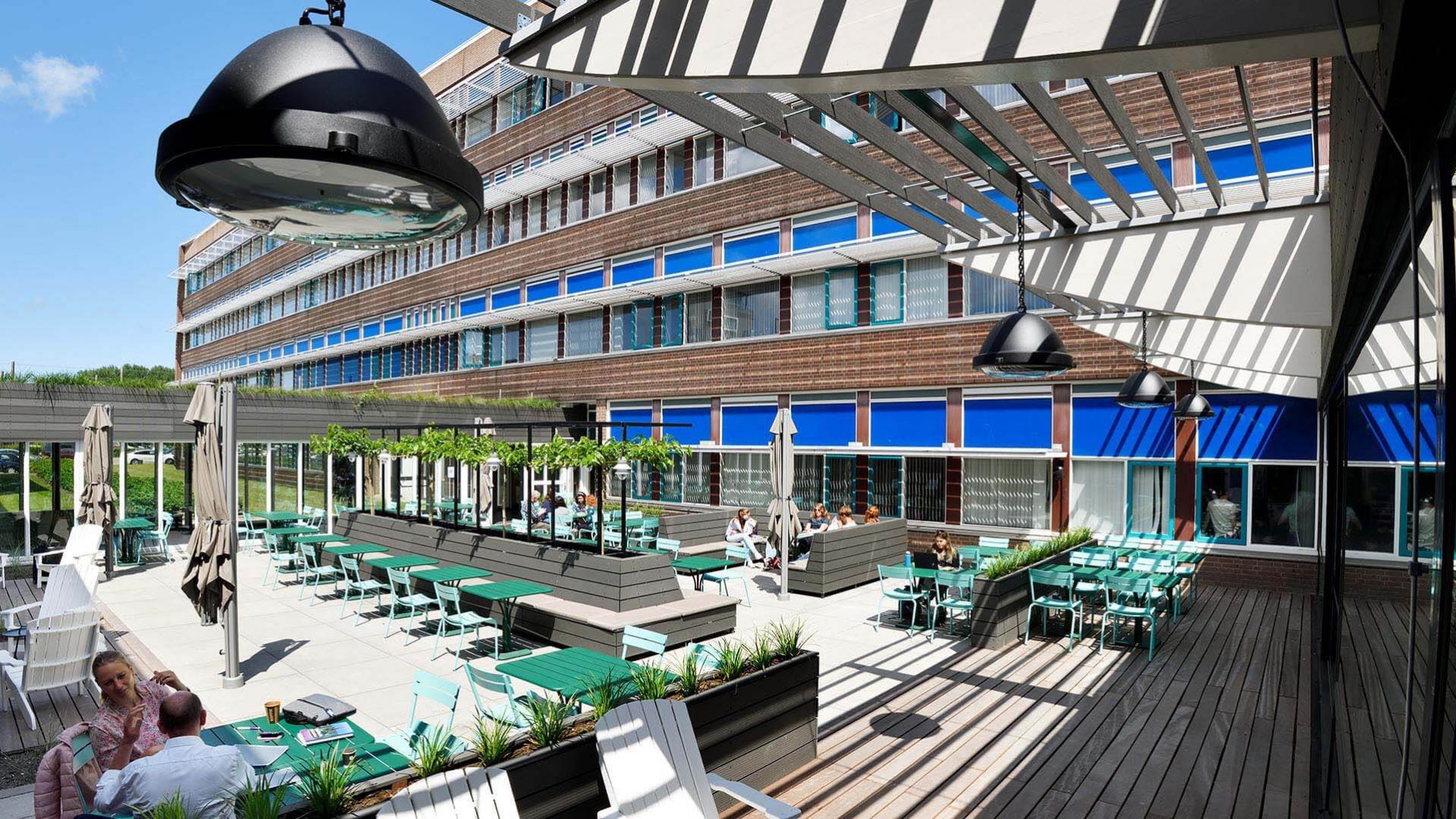 Hogeschool Zeeland, HZ cafe, terras, interieurontwerper breda, terras ontwerp, patioterras | Burobas