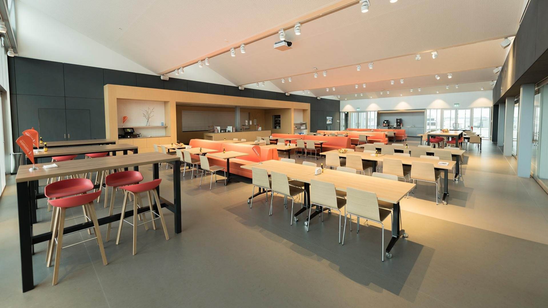 Holmatro, multifunctionele kantine, lunch-werk café, kantine ontwerp, kantine | Burobas