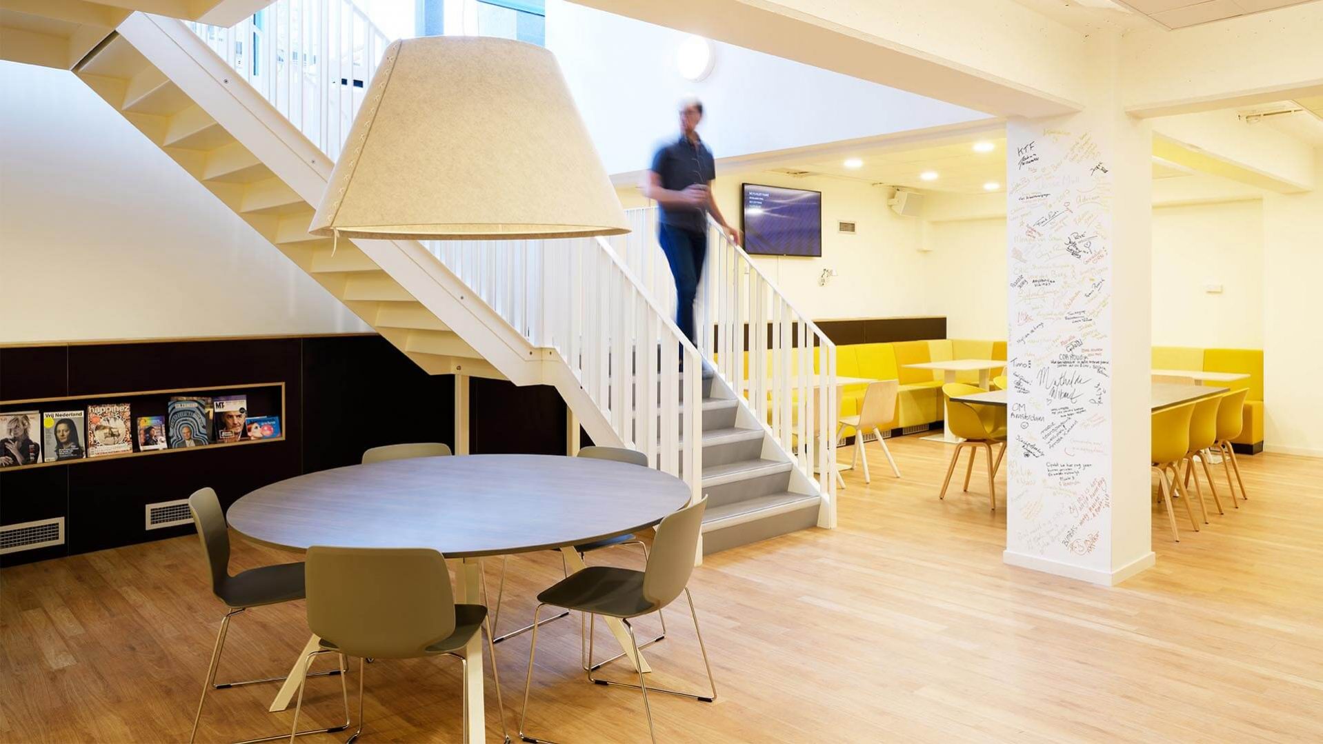Reclassering Nederland Amsterdam, het nieuwe werken, kantine ontwerp, interieur souterrain | Burobas