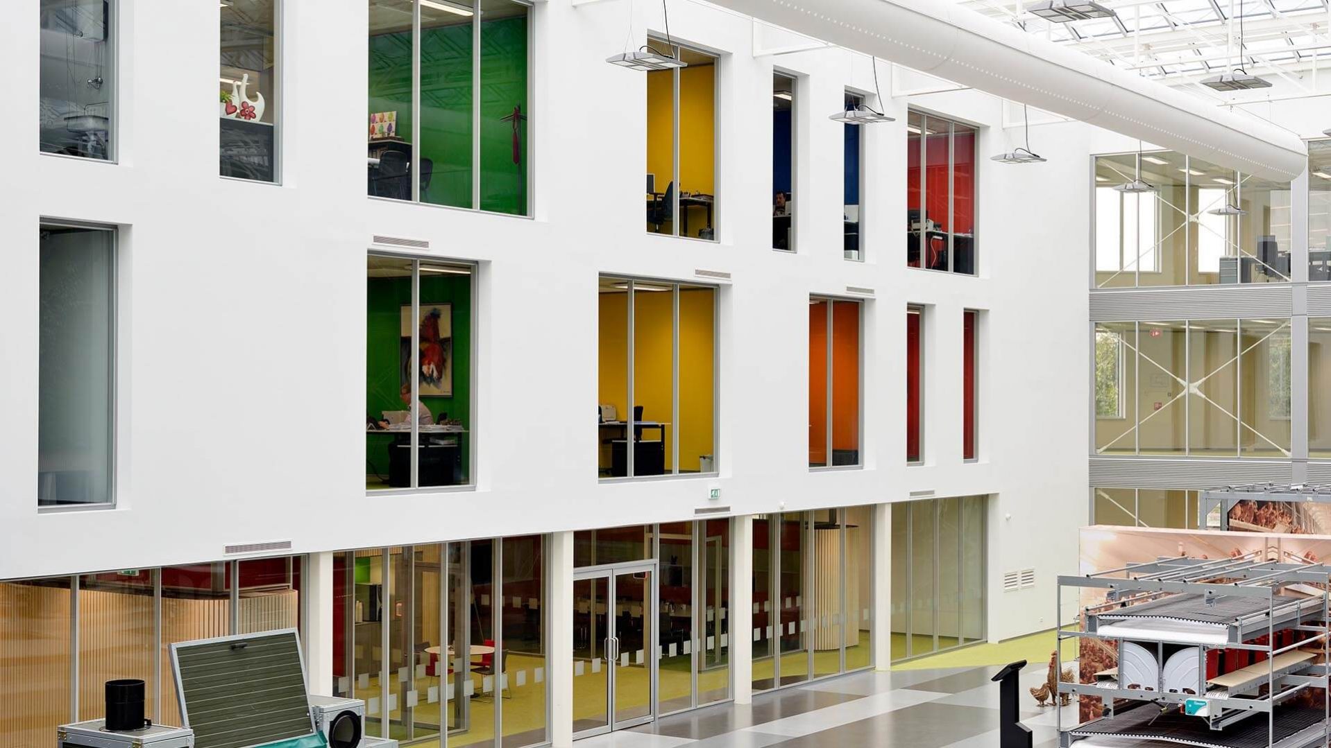 VencoCampus Eersel, duurzaam interieur, kleuraccenten atrium | Burobas