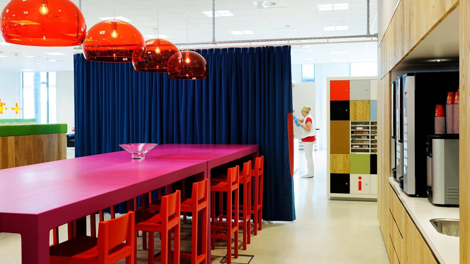 Wooninc. Eindhoven, klantcentrum, interieur woningcorporatie, pantry, koffiehoek | Burobas