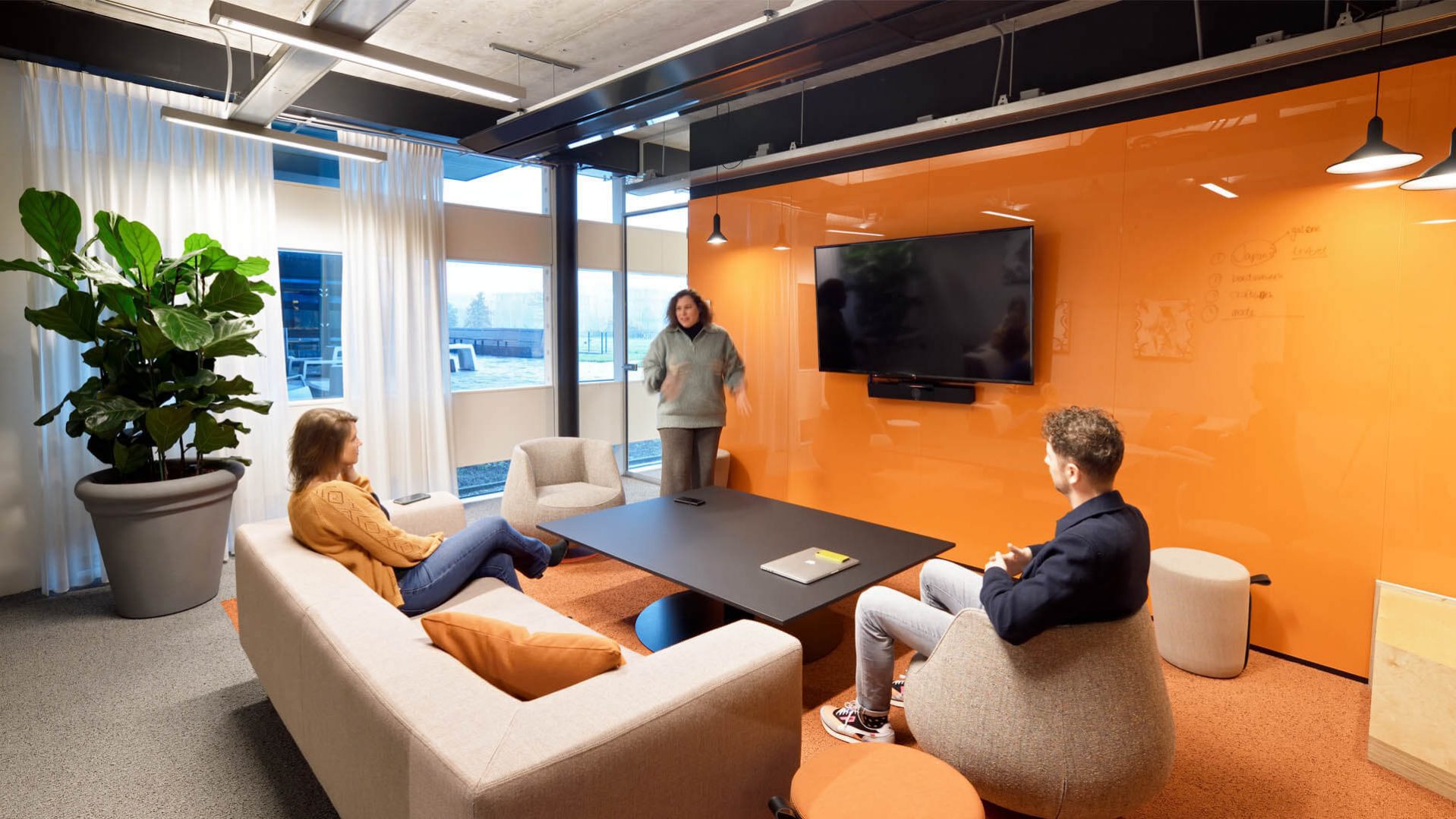 YouWork, innovatief interieur, industrieel interieur, gekleurd interieur, Utrecht | Burobas