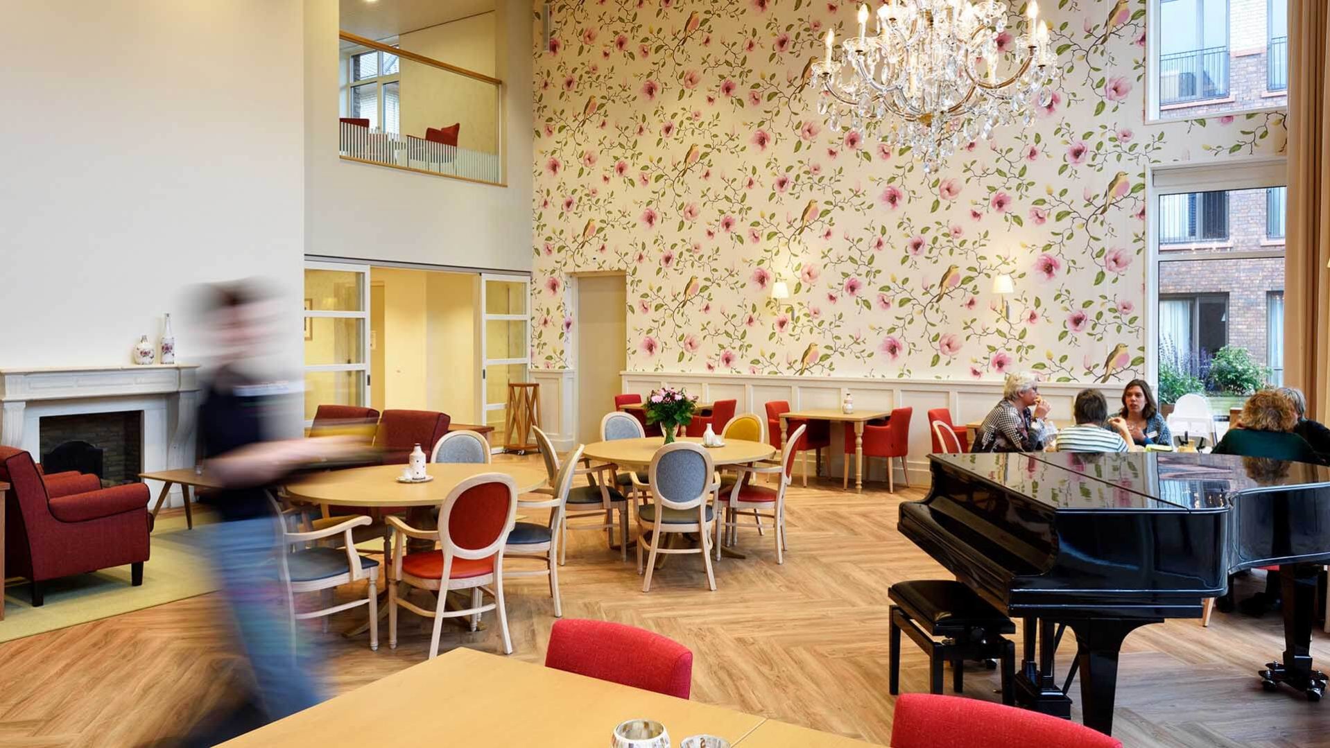 Florence Adegeest Voorschoten, restaurant, restaurant interieur, restaurant woonzorgcentrum, behangwand | Burobas