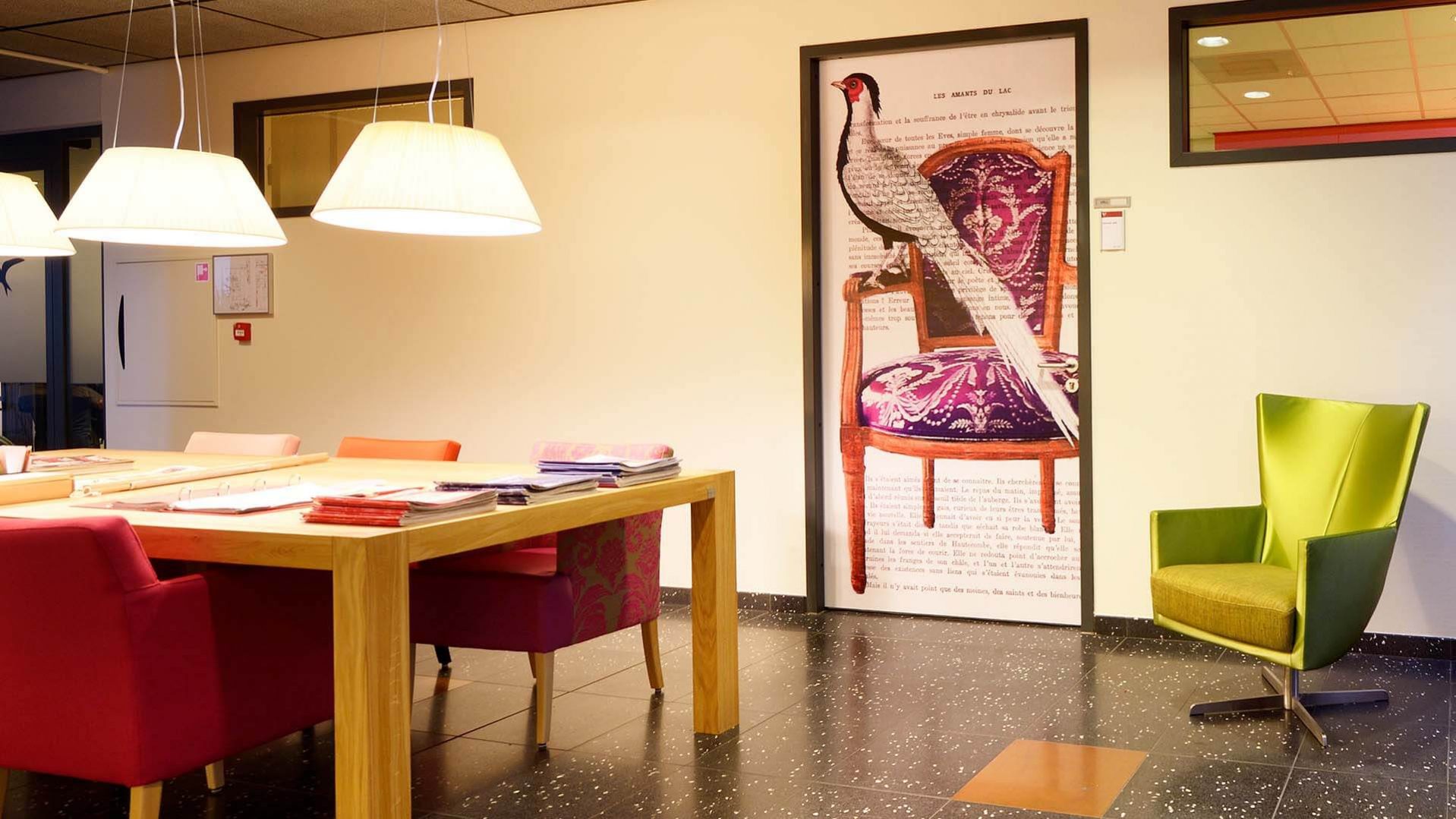 Vitalis Wissehaege, bibliotheekkast, leeshoek, deur met print | Burobas