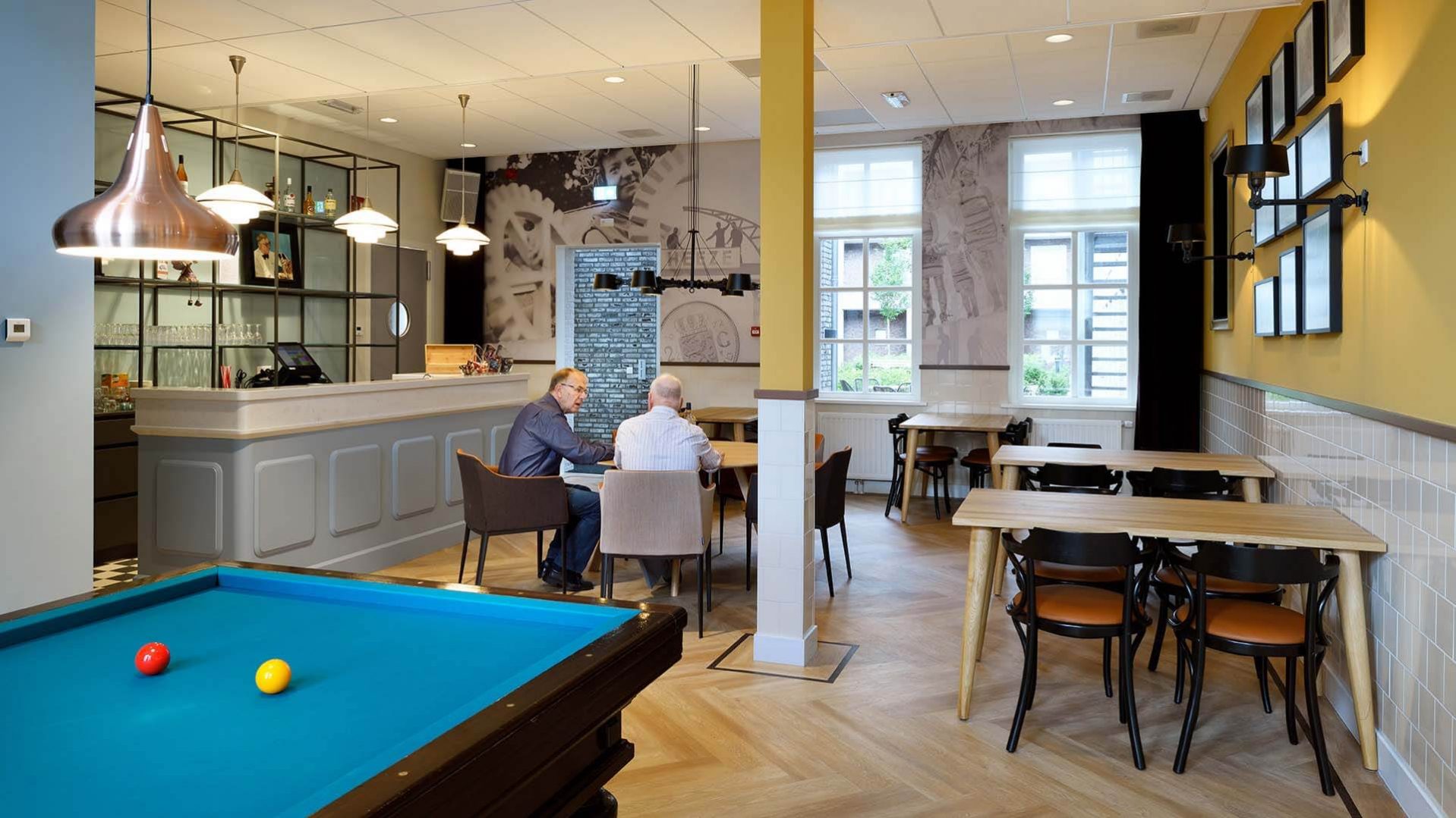 Wooninc. D'n Toversnest, grand cafe, interieur kapel, bar marmer, biljart, ontwerp ontmoetingsruimte | Burobas